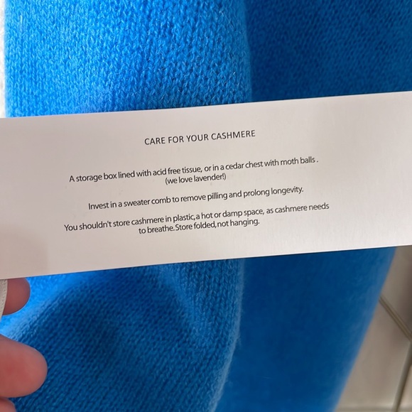 Cashmere Counter knit luxe cashmere travel wrap - Picture 6 of 8